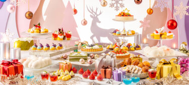 【ヒルトン東京お台場/シースケープ】キャンドルのロールケーキ、スノーマンをあしらったタルト、ツリーが映える抹茶味のオペラで贅沢なひととき「クリスマス＆ウィンターホリデー☆デザートビュッフェ」